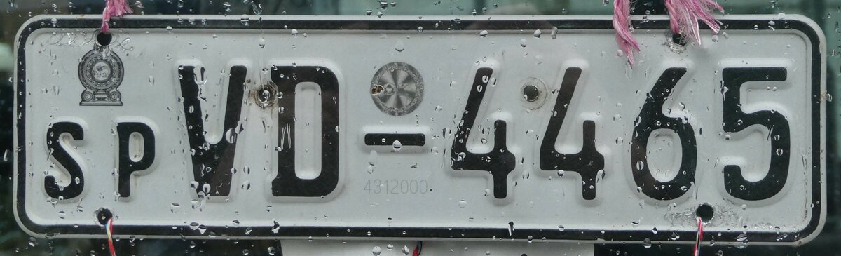 (242'125) - Autonummer aus Sri Lanka - VD-4465 - am 5. November 2022 beim Bahnhof Interlaken Ost