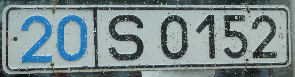 (242'132) - Autonummer aus Usbekistan - S 0152 - am 5. November 2022 beim Bahnhof Interlaken Ost