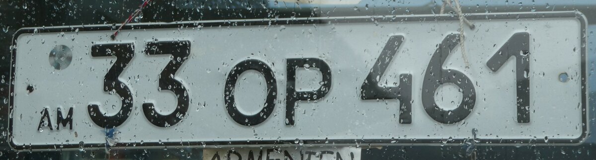 (242'136) - Autonummer aus Armenien - 33 OP 461 - am 5. November 2022 beim Bahnhof Interlaken Ost