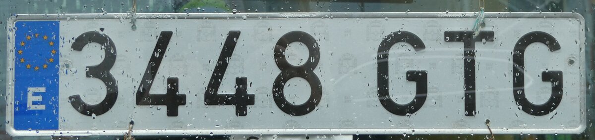 (242'142) - Autonummer aus Spanien - 3448 GTG - am 5. November 2022 beim Bahnhof Interlaken Ost