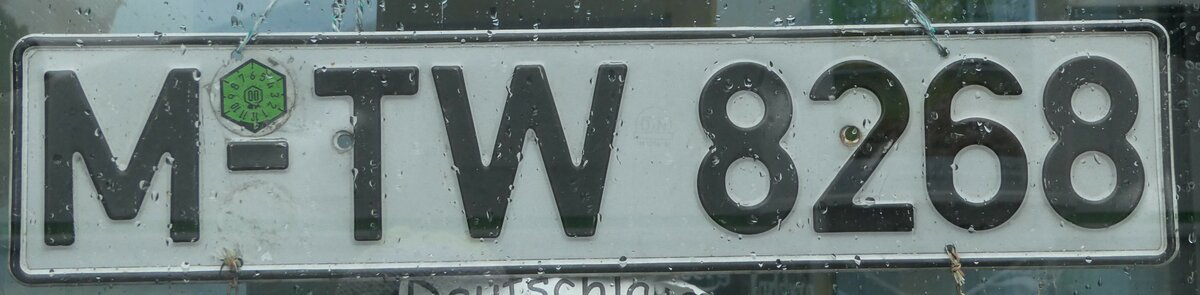 (242'146) - Autonummer aus Deutschland - M-TW 8268 - am 5. November 2022 beim Bahnhof Interlaken Ost