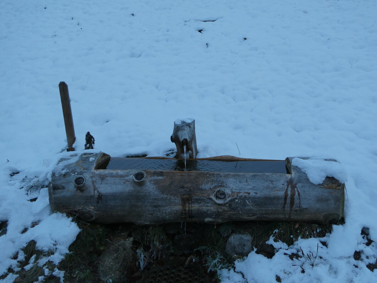 (243'604) - Brunnen am 8. Dezember 2022 in Riemenstalden