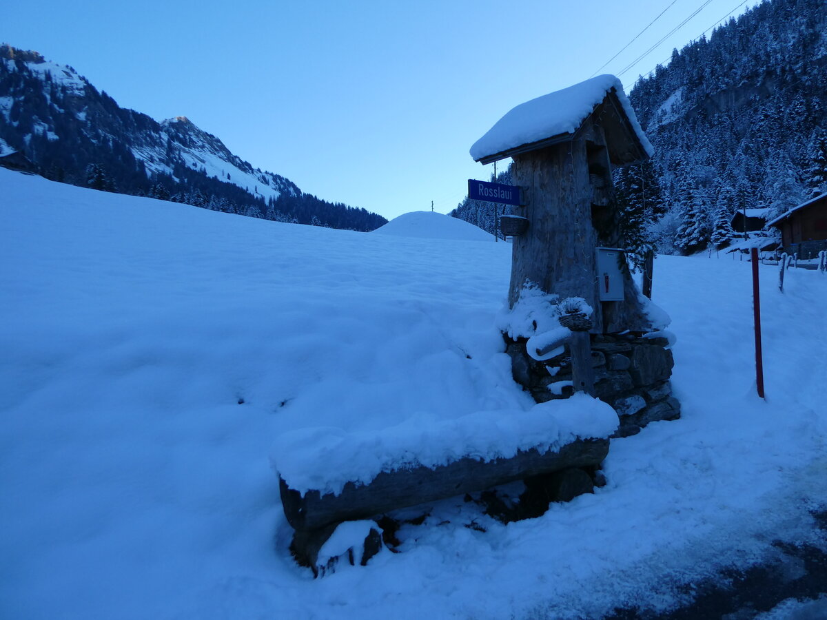 (243'607) - Brunnen am 8. Dezember 2022 in Riemenstalden