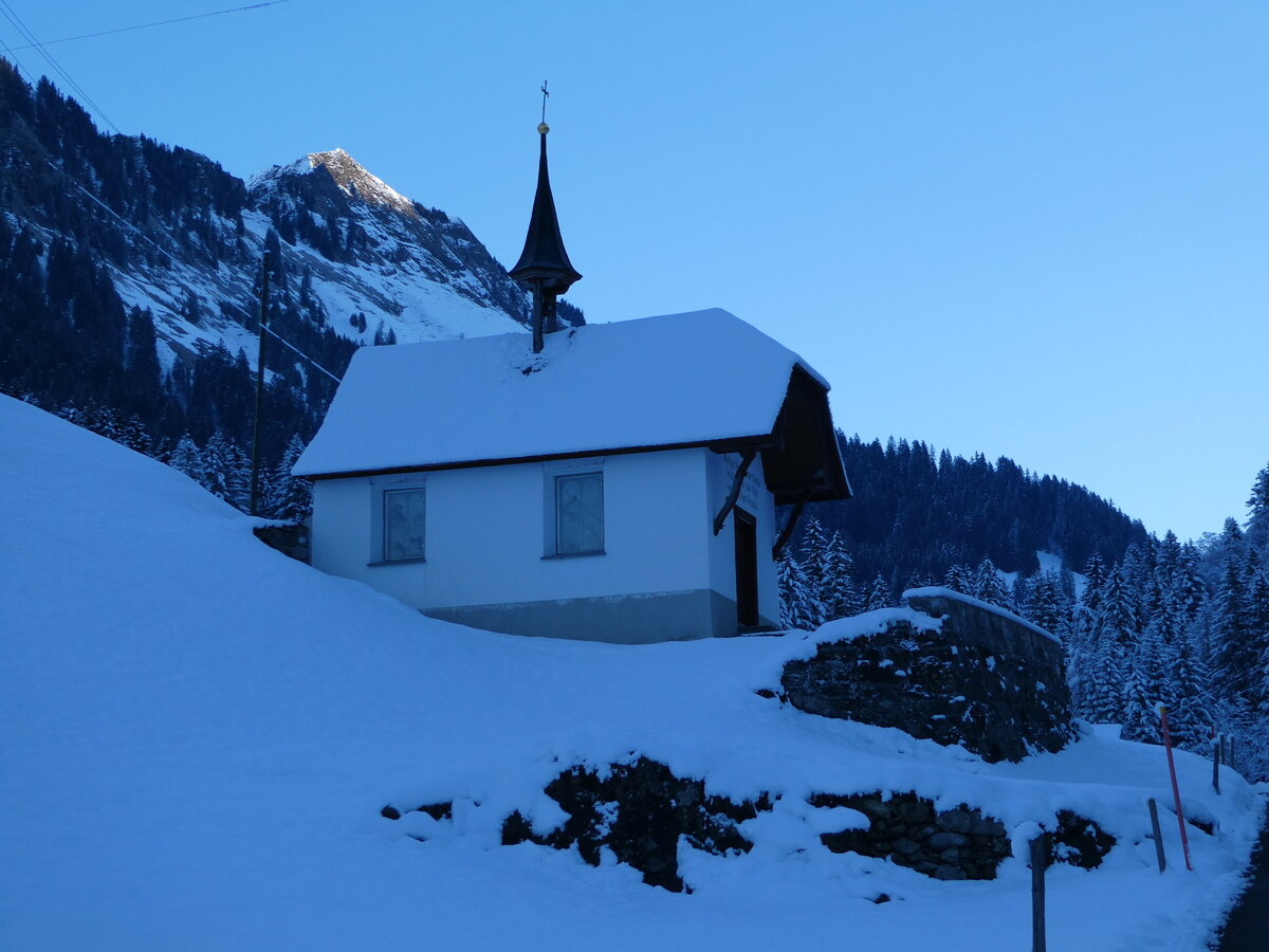 (243'612) - Kapelle St. Johann am 8. Dezember 2022 in Riemenstalden