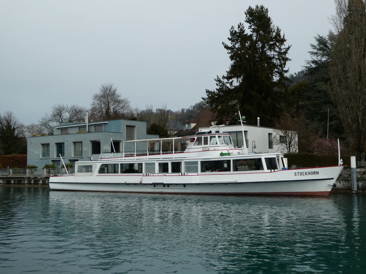 (244'281) - Motorschiff Stockhorn am 30. Dezember 2022 an der Schiffl�ndte Thun