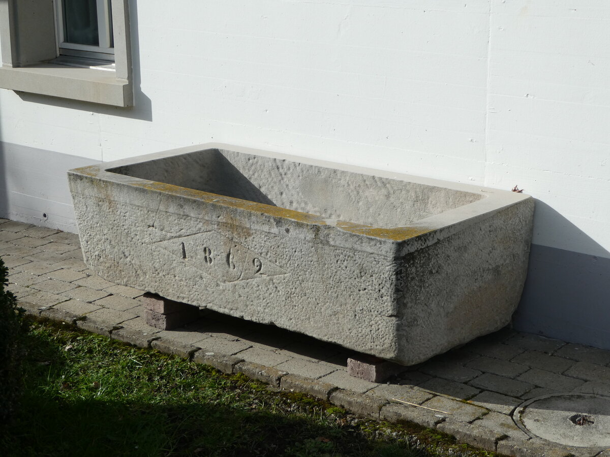 (245'735) - Brunnen von 1869 beim ehemaligen Hotel Adelboden an 3. Februar 2023 in Steinen