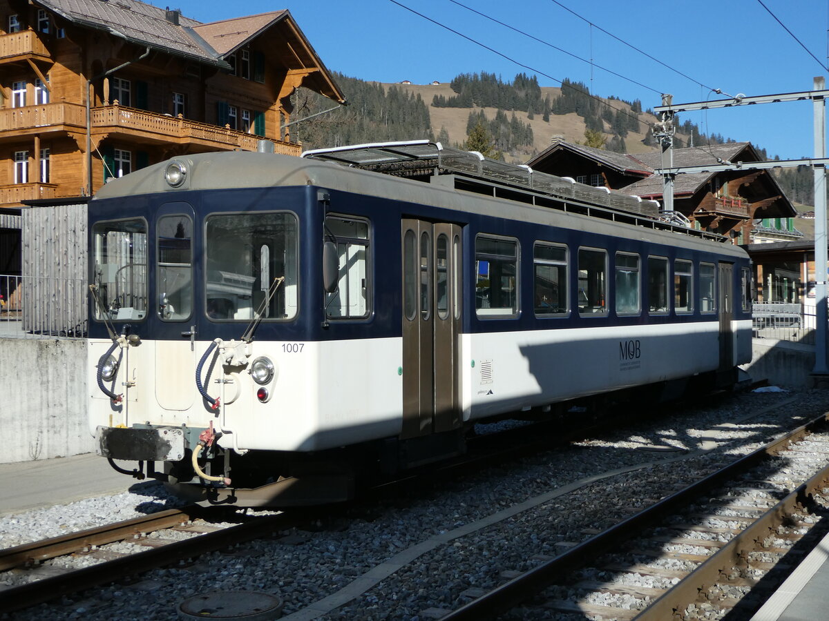 (246'367) - MOB-Triebwagen - Nr. 1007 - am 21. Februar 2023 im Bahnhof Zweisimmen
