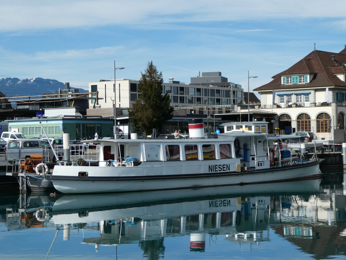 (247'165) - Motorschiff Niesen am 13. M�rz 2023 an der Schiffl�ndte Thun