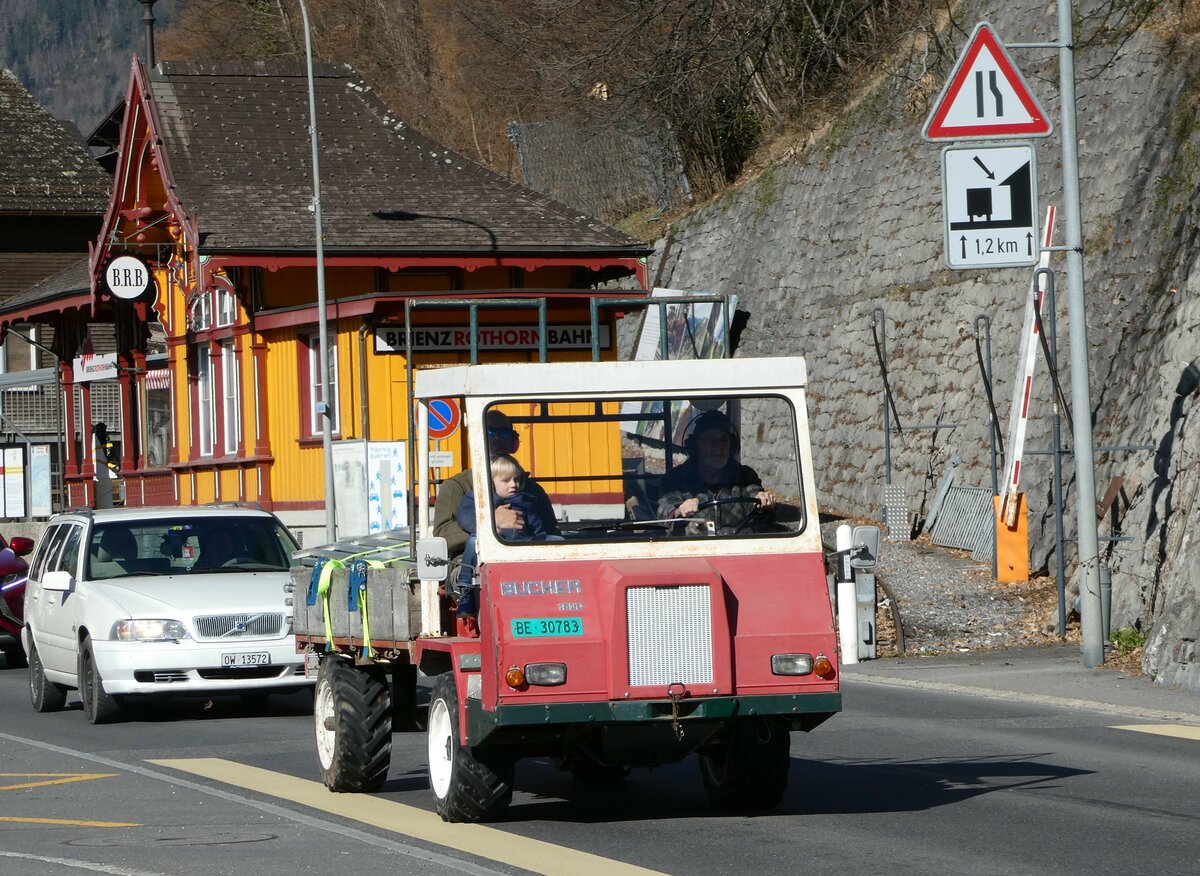 (247'399) - Bucher - BE 30'783 - am 18. M�rz 2023 beim Bahnhof Brienz