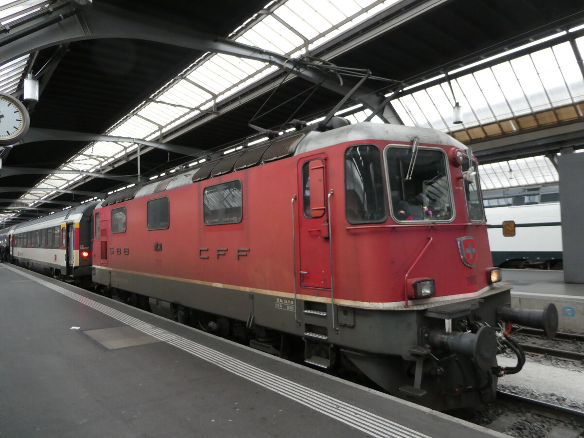 (248'540) - SBB-Lokomotive - Nr. 11'130 - am 15. April 2023 im Bahnhof Z�rich
