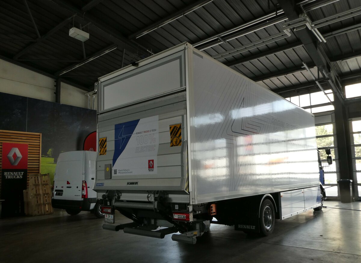 (249'273) - Renault - ZH 228'617 - am 29. April 2023 in Dietikon, Renault Trucks