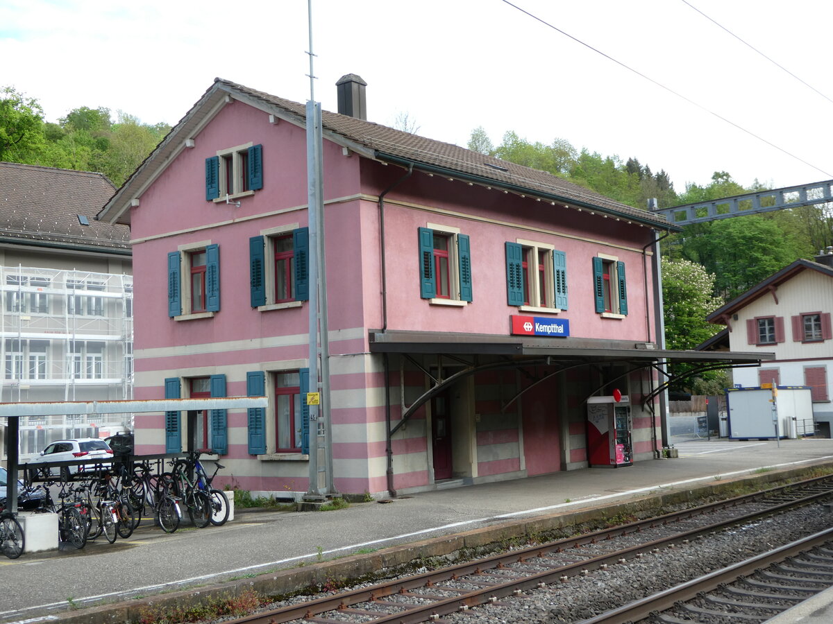 (249'856) - Der Bahnhof Kemptthal am 12. Mai 2023