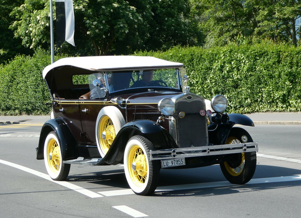 (250'585) - Ford - LU 97'855 - am 27. Mai 2023 in Sarnen, OiO