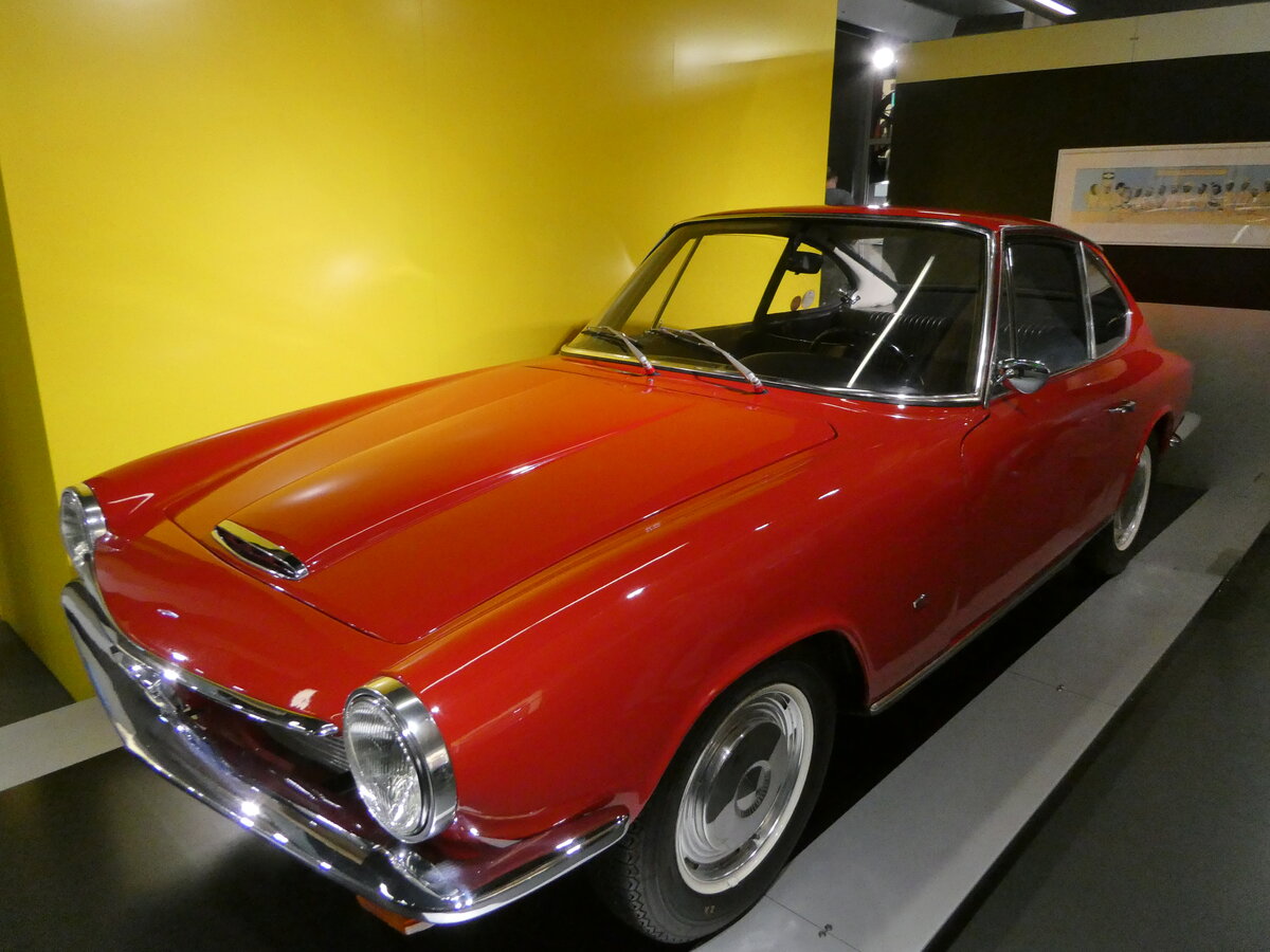 (251'014) - Glas am 4. Juni 2023 in Dingolfing, Industriemuseum