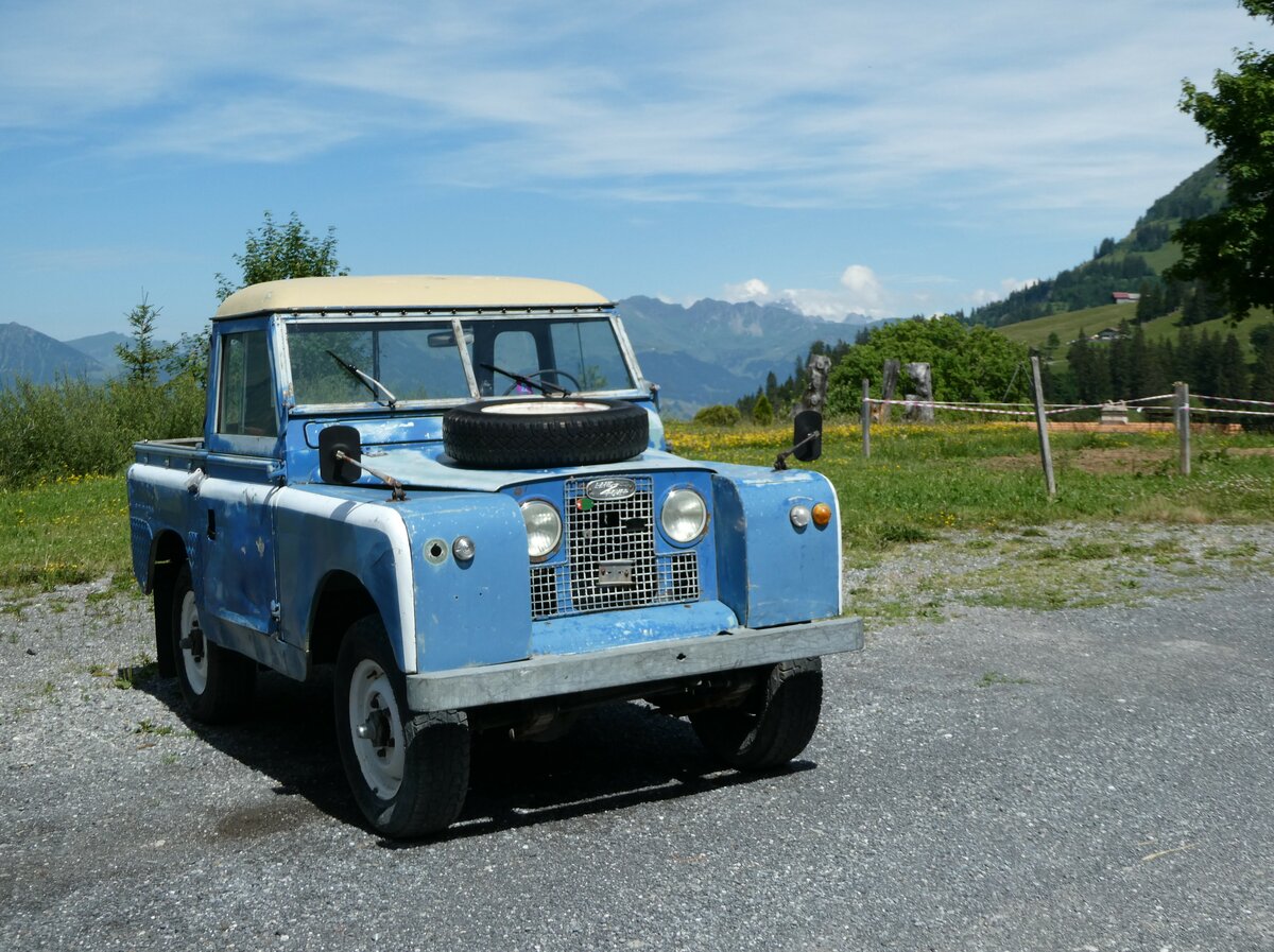 (252'666) - Land-Rover am 14. Juli 2023 auf der Axalp