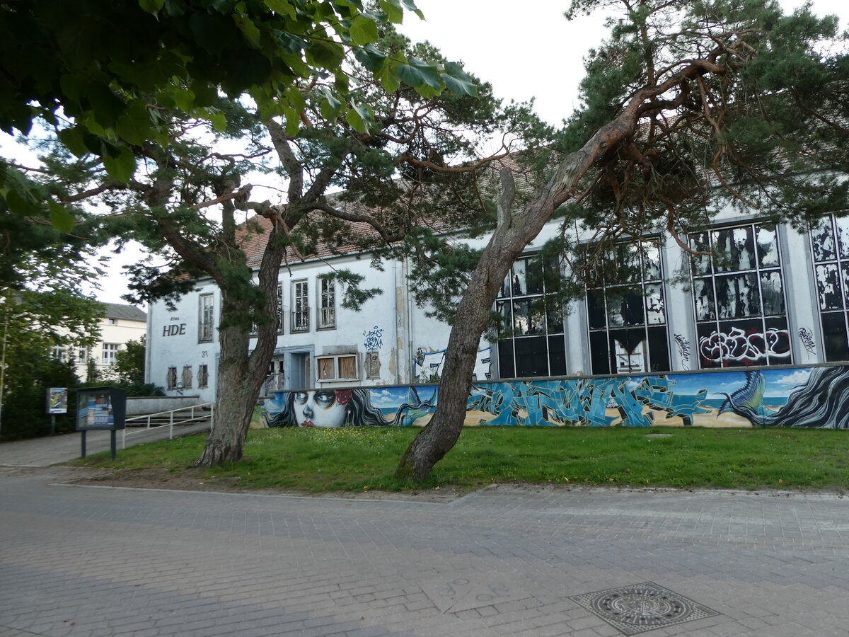 (254'479) - Ehemaliges Kino aus der DDR-Zeit am 31. August 2023 in Ahlbeck