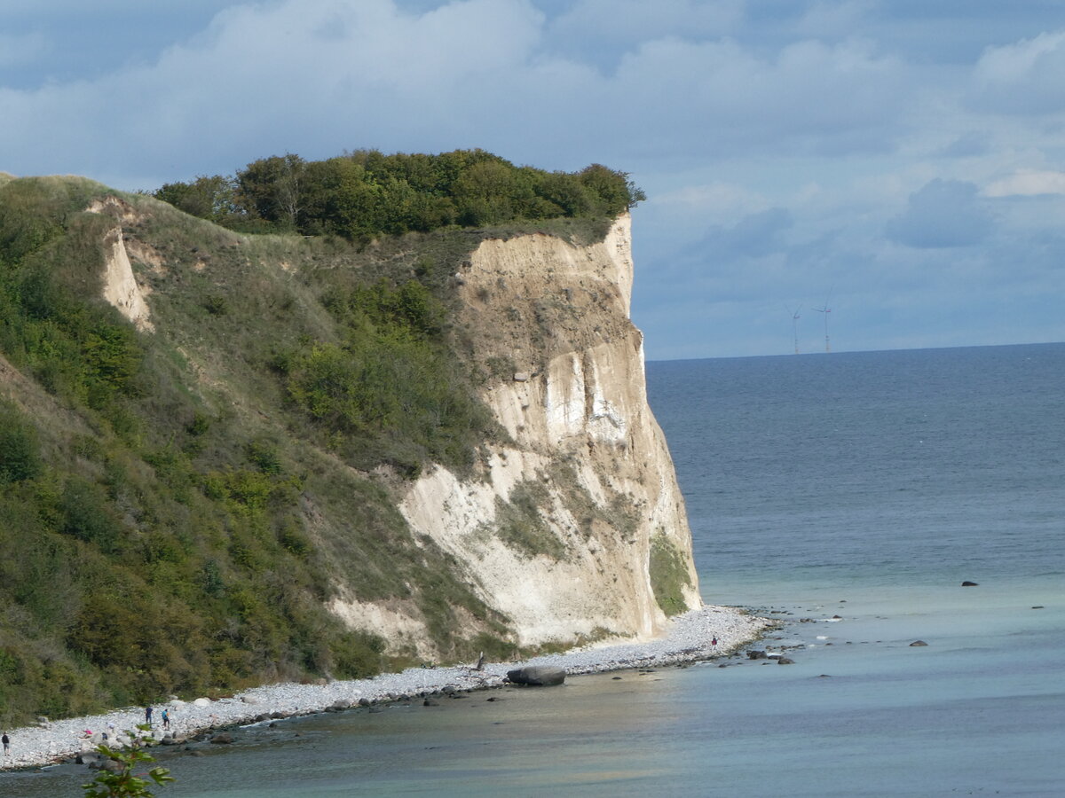 (254'548) - Der Kreidefelsen am Kap Arkona mit der Ostsee am 1. September 2023 von Vitt aus