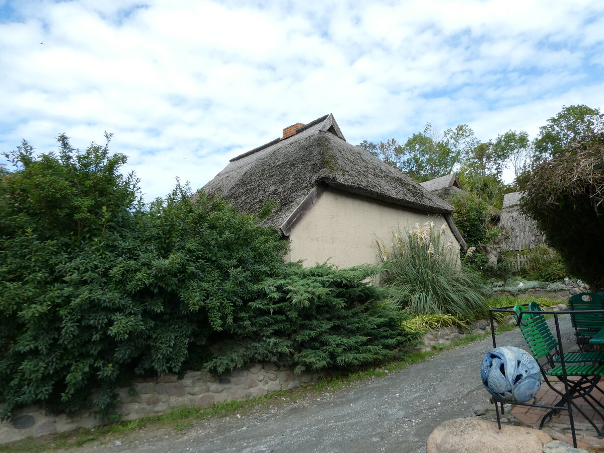 (254'555) - Schilfdachhaus am 1. September 2023 in Vitt