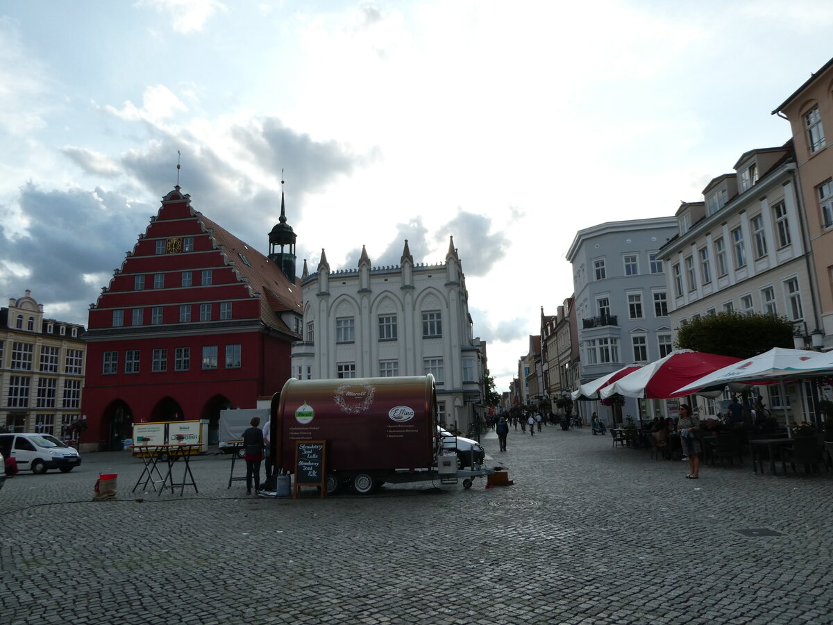 (254'598) - Platz und Strasse am 1. September 2023 in Greifswald