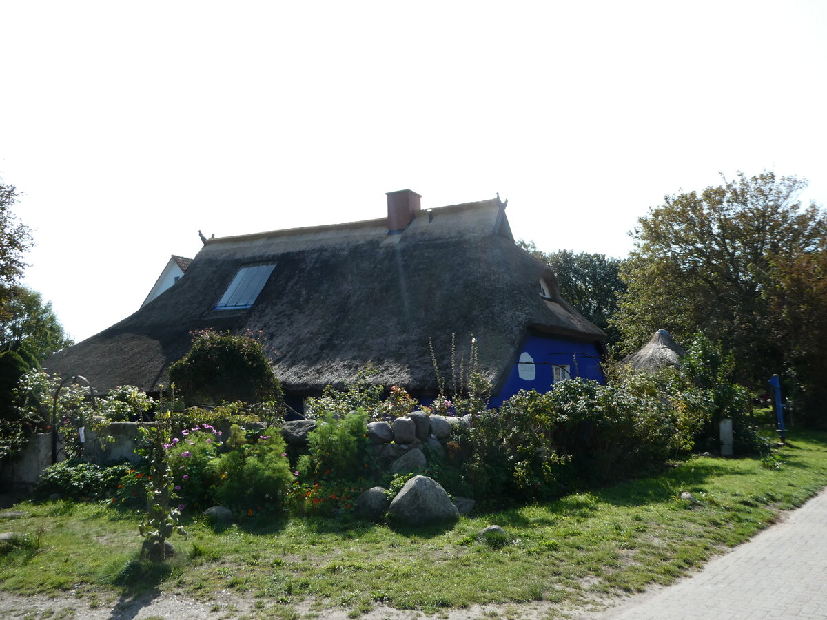 (254'632) - Blaue Scheune am 2. September 2023 in Vitte