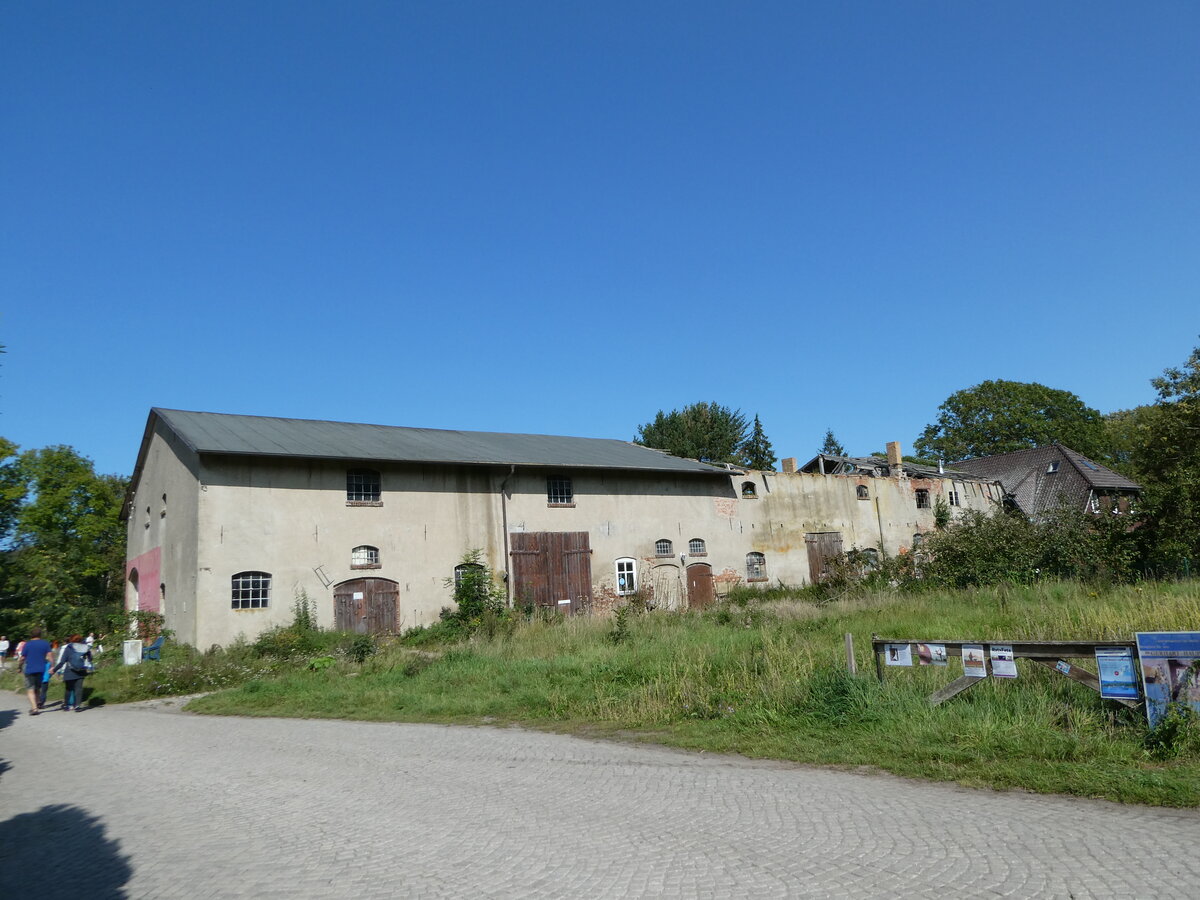 (254'671) - Alter Pferdestall aus der DDR-Zeit am 2. September 2023 in Kloster