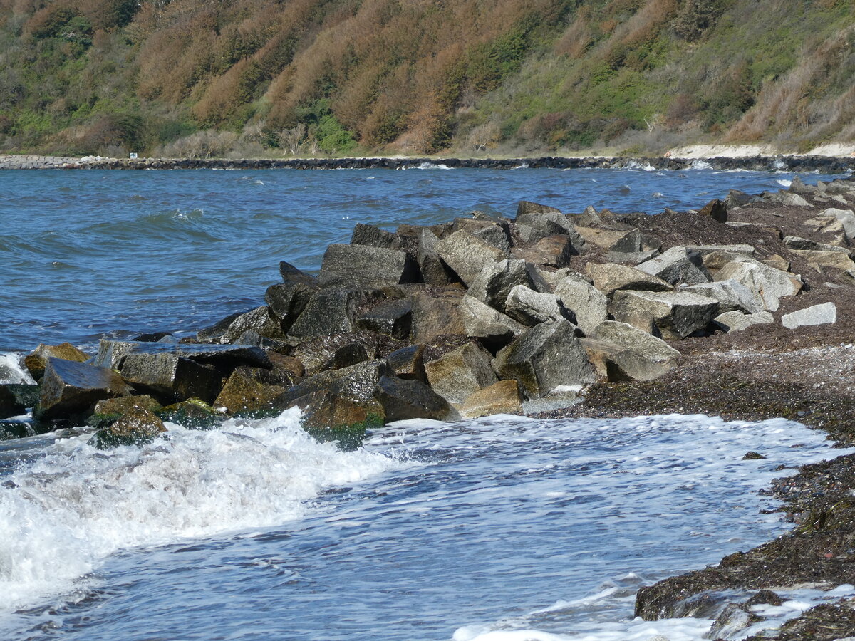 (254'682) - Wellen an der Ostsee am 2. September 2023 bei Kloster
