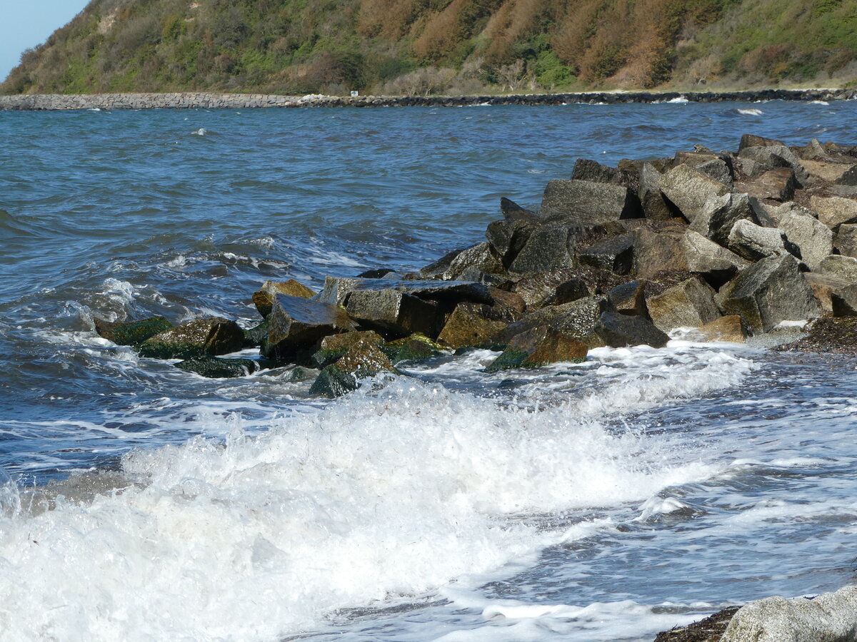 (254'683) - Wellen an der Ostsee am 2. September 2023 bei Kloster