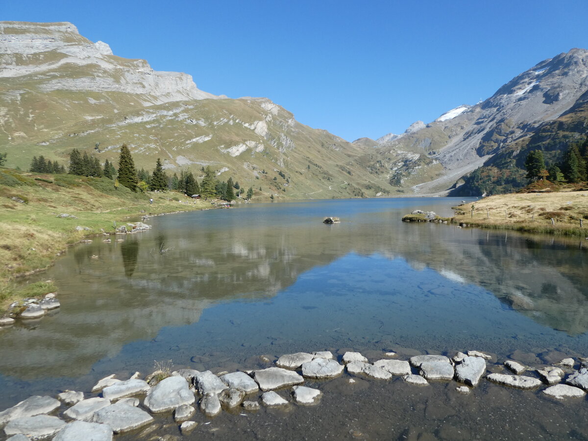 (255'785) - Der Engstlensee am 1. Oktober 2023 auf der Engstlenalp