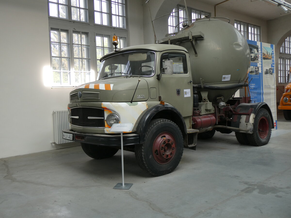 (261'269) - MVG-Kugelblitz - M-LV 462 - Mercedes am 13. April 2024 in M�nchen, MVG-Museum