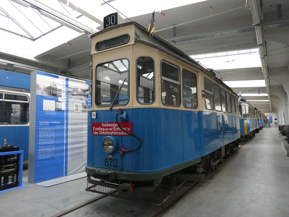 (261'275) - MVG-Tram - Nr. 670 - am 13. April 2024 in M�nchen, MVG-Museum