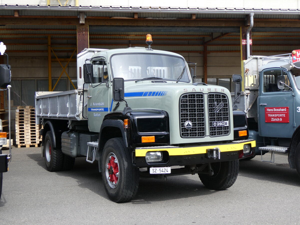 (261'899) - Krienb�hl, Sattel - SZ 5424 - Saurer am 4. Mai 2024 in Attikon, Wegm�ller