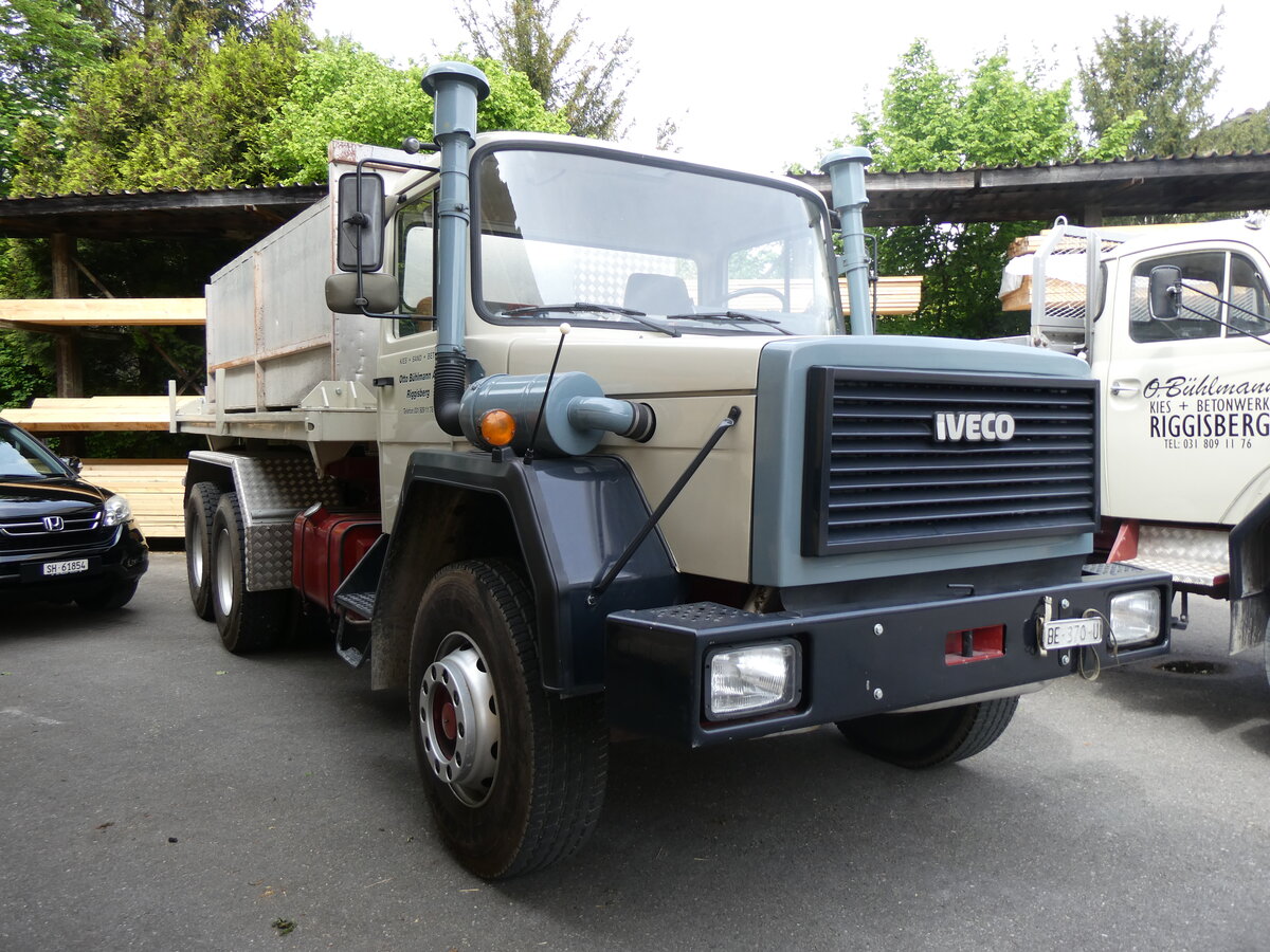 (262'086) - B�hlmann, Riggisberg - BE 370 U - Iveco am 4. Mai 2024 in Attikon, Wegm�ller