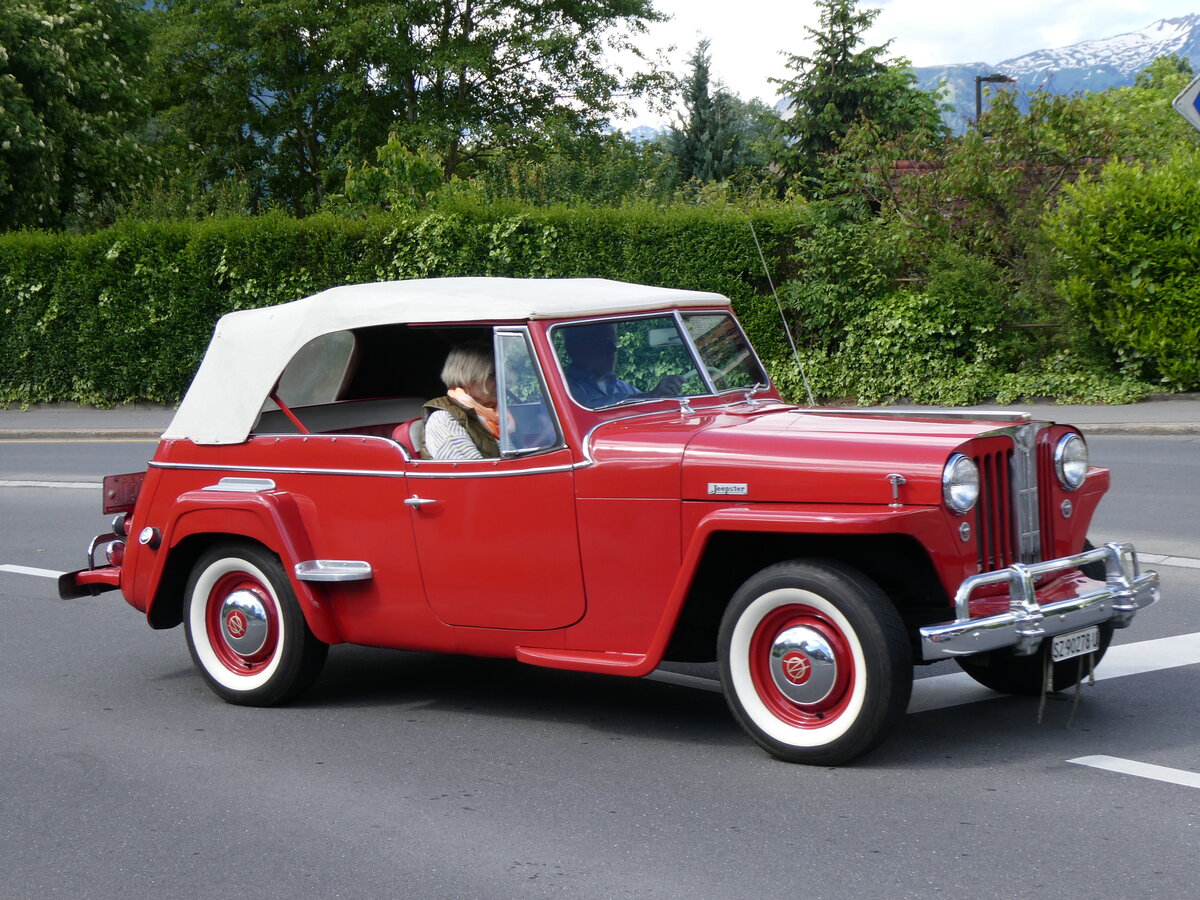 (262'624) - Jeep-Jeepster - SZ 90'278 U - am 18. Mai 2024 in Sarnen, OiO