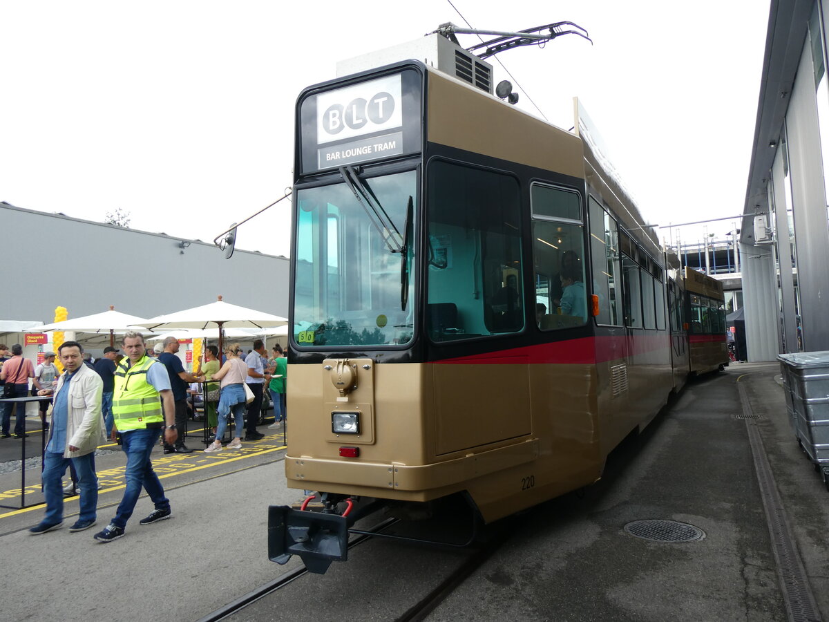 (263'474) - BLT-Tram - Nr. 220 - am 8. Juni 2024 in Oberwil, Depot H�slimatt
