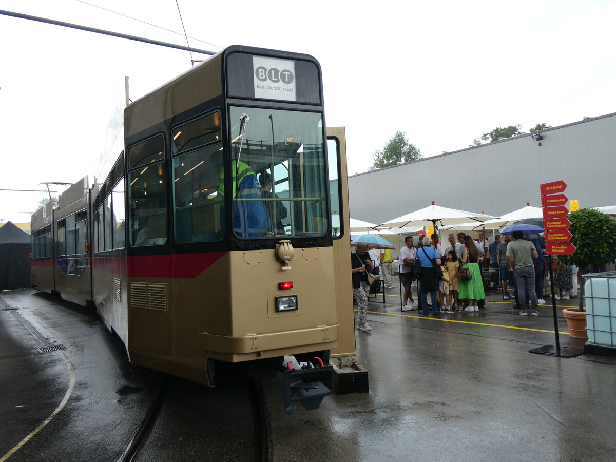(263'475) - BLT-Tram - Nr. 220 - am 8. Juni 2024 in Oberwil, Depot H�slimatt