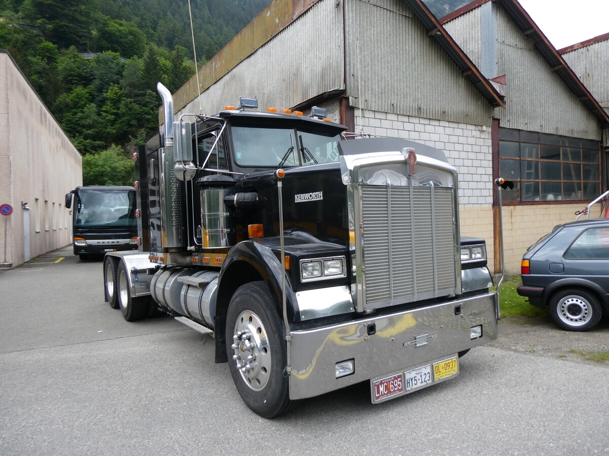 (263'542) - Kenworth am 9. Juni 2024 in Faido, Garage Barenco