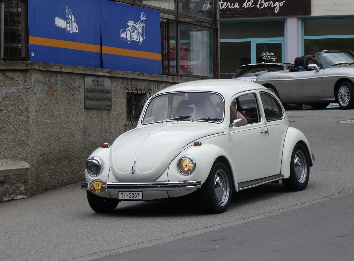 (263'550) - VW-K�fer - TI 2067 - am 9. Juni 2024 in Faido, Via Saresc