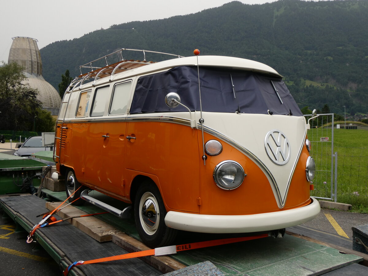 (264'161) - VW-Bus am 29. Juni 2024 in Interlaken, Flugplatz