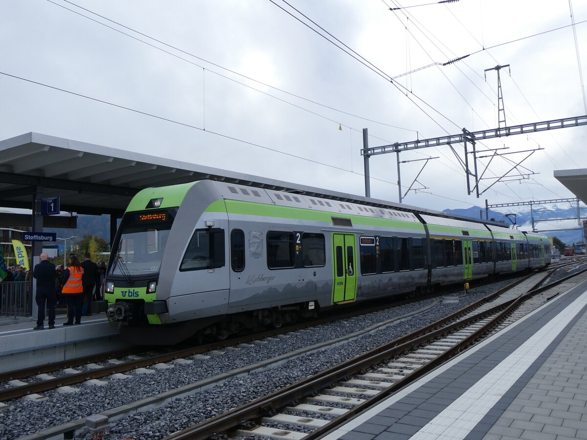 (268'253) - BLS-Pendelzug - Nr. 122 - am 19. Oktober 2024 im Bahnhof Steffisburg