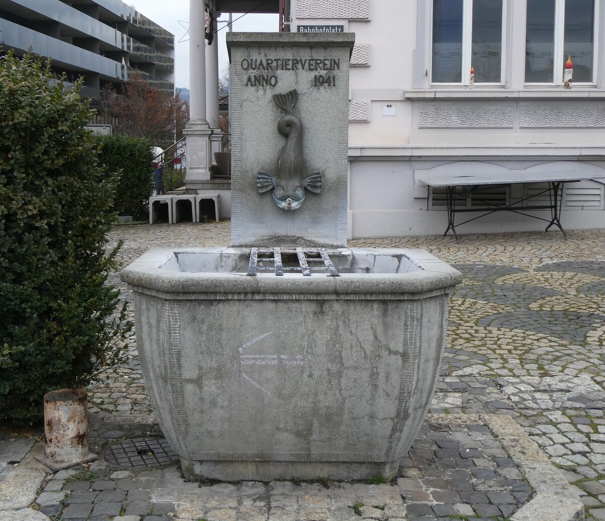 (269'775) - Brunnen von 1941 am 10. Dezember 2024 beim Bahnhof Sursee