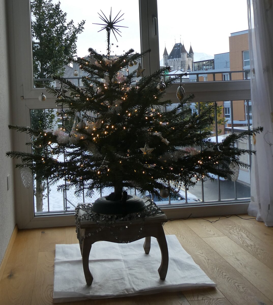 (270'168) - Weihnachtsbaum am 24. Dezember 2024 in Steffisburg