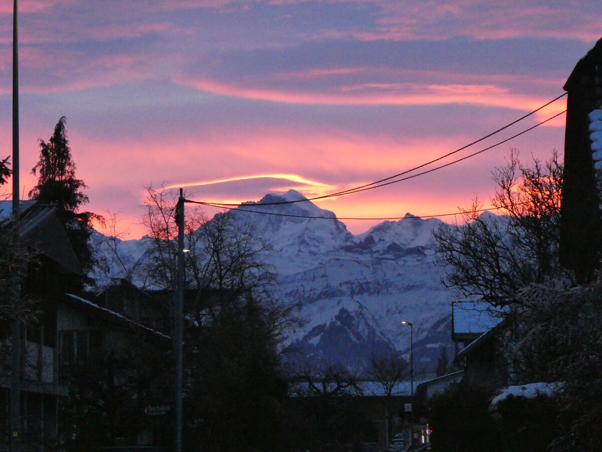 (270'540) - Morgenstimmung am 2. Januar 2025 im Lerchenfeld bei Thun