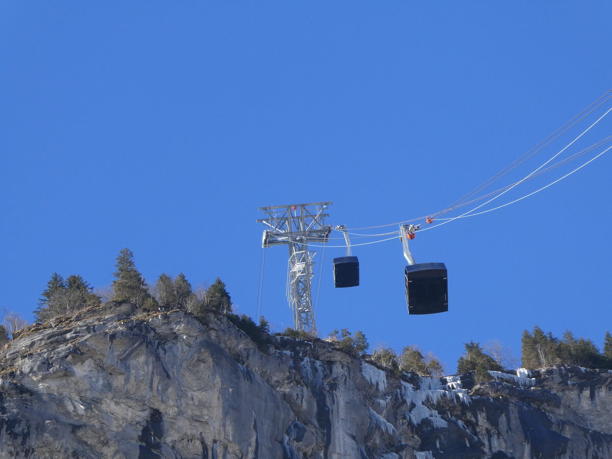 (272'233) - Die neuen Schilthornbahnen - Nr. 002 + 001 - am 18. Februar 2025 bei Stechelberg