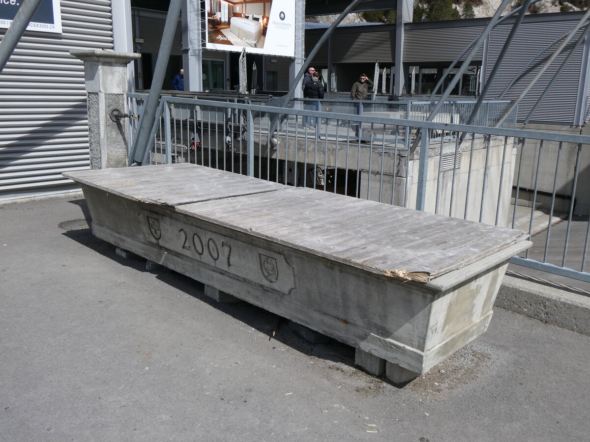 (273'230) - Brunnen von 2007 am 27. M�rz 2025 auf dem Col du Pillon