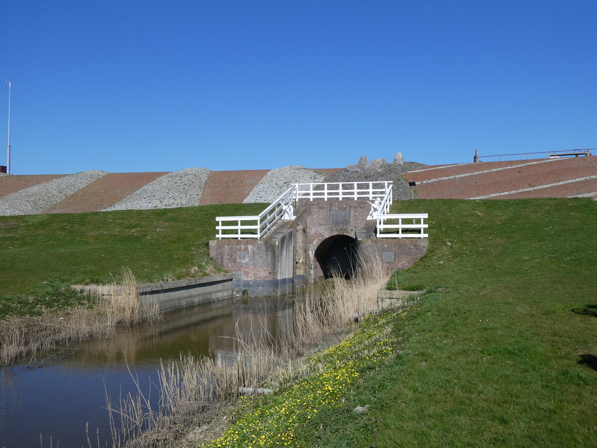 (273'550) - Wende- und Entladeschleuse am 4. April 2025 in Noordpolderzijl