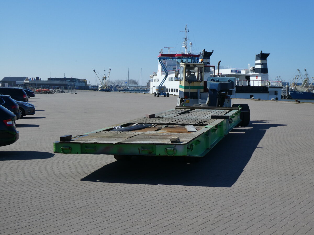 (273'572) - Terberg - T-16-BJG - am 4. April 2025 im Hafen von Lauwersoog