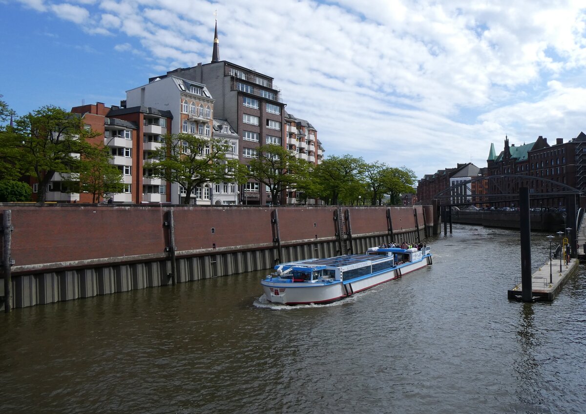 (275'048) - Motorschiff Klein Fritzchen auf der Elbe am 8. Mai 2025 in Hamburg