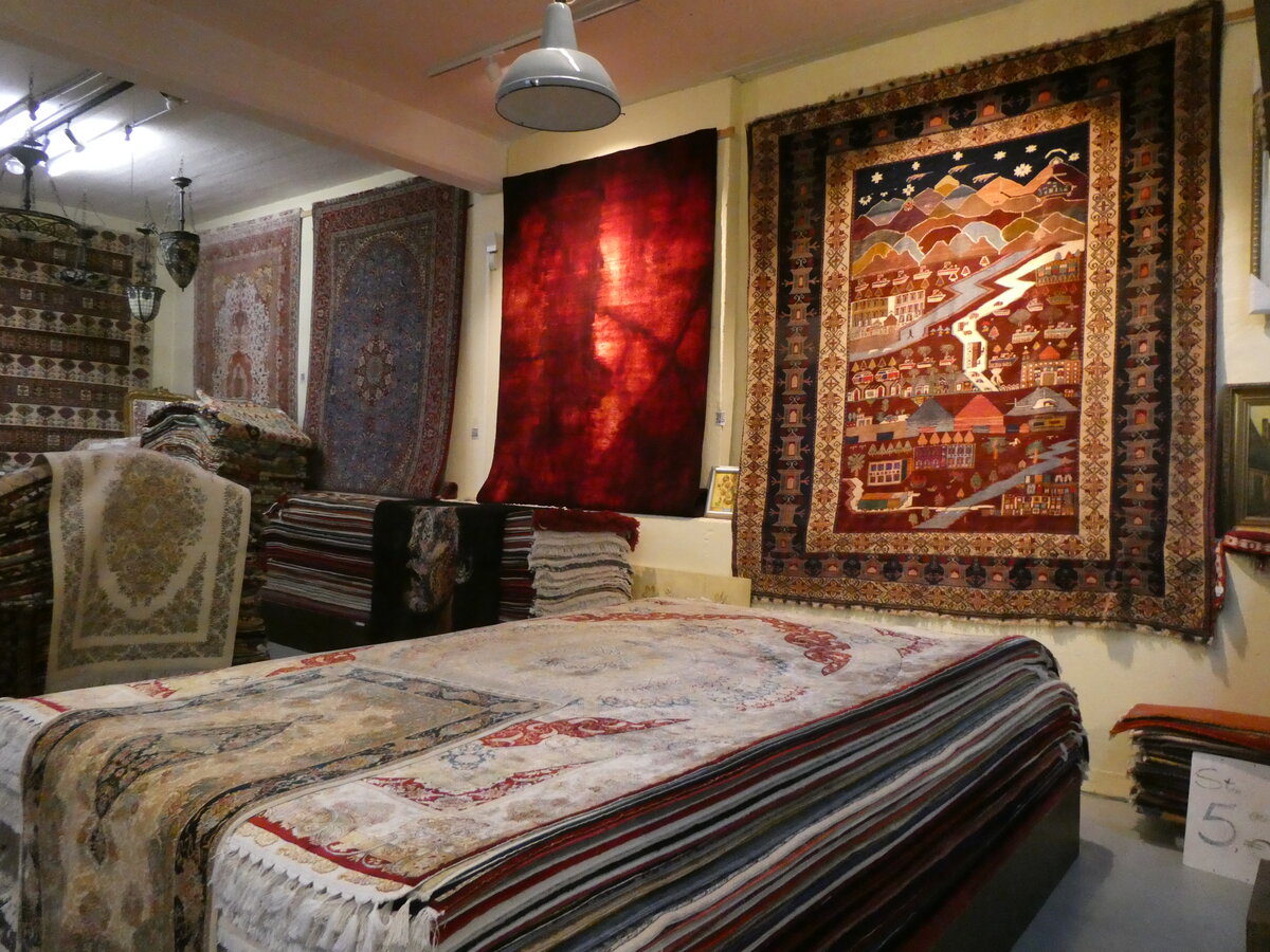 (275'051) - Teppichlager am 8. Mai 2025 in Hamburg, Speicherstadt