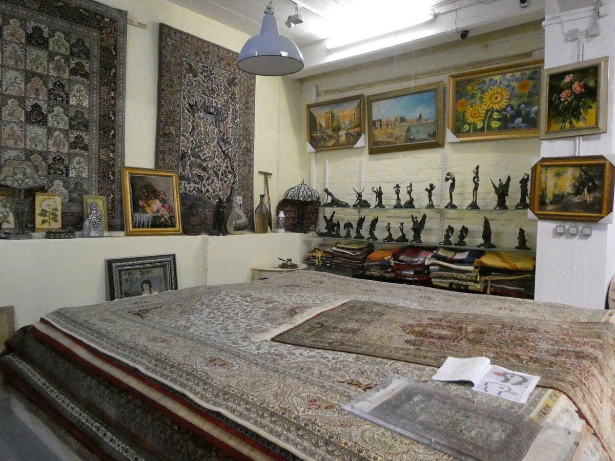 (275'052) - Teppichlager am 8. Mai 2025 in Hamburg, Speicherstadt