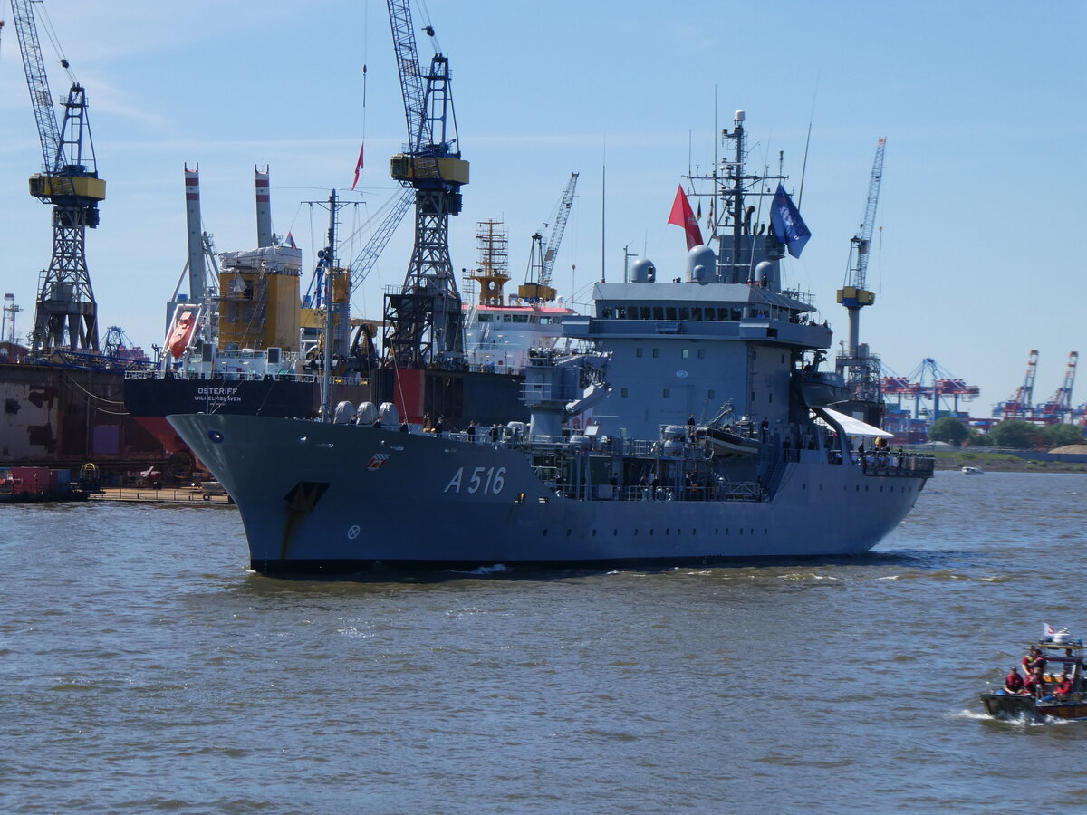 (275'303) - 836. Hafengeburtstag mit Schiffsparade am 9. Mai 2025 auf der Elbe in Hamburg
